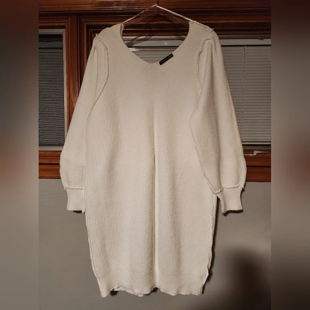 Black Tape Ivory V-Neck Sweater - Picture 2 of 3